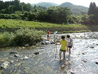 坂内川で遊びました。暑い日はやっぱり水遊び！！